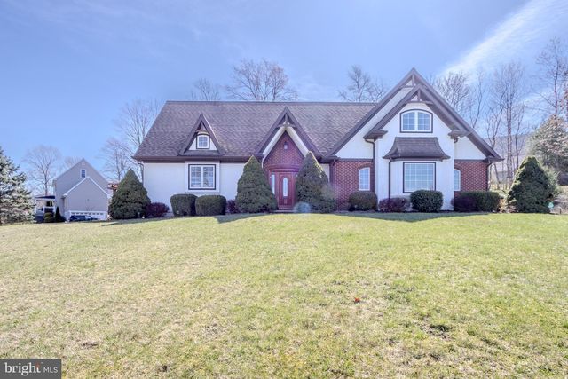 305 Linnippi Trl, Lock Haven, PA 17745