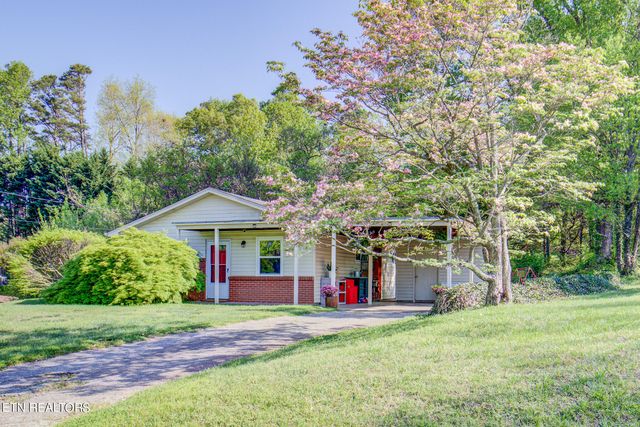 1512 Wandering Rd, Knoxville, TN 37912