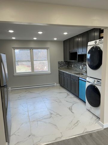 1-6 Sutton Pl #80221e590, Groton, CT 06340