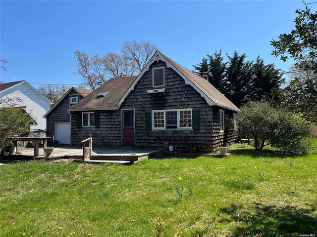 1 Thompson Street, East Patchogue, NY 11772