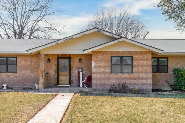 108 S  Harkey St, San Saba, TX 76877