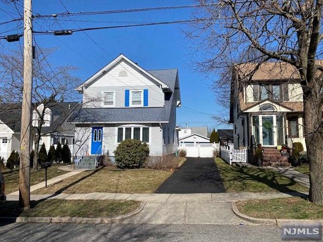 121 Lawrence Ave, Hasbrouck Heights, NJ 07604