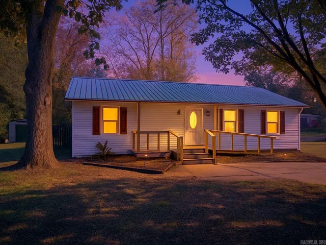 315 S  Cherokee St, Morrilton, AR 72110