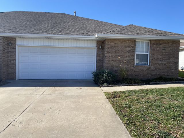 809 Foxx Dr, Nixa, MO 65714