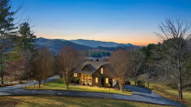146 Deer Ridge Rd, Franklin, NC 28734