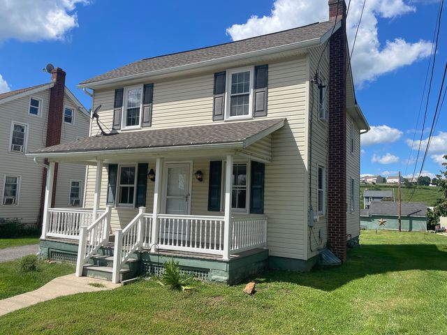 129 W  State St, Avondale, PA 19311