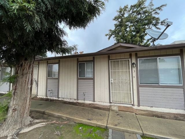 569 N  Elmwood Ave  #3, Lindsay, CA 93247