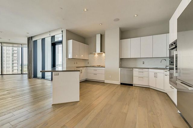 1409 Post Blvd #OAK-1602, Houston, TX 77056