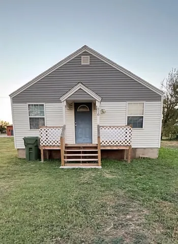 210 N  6th St, Okeene, OK 73763