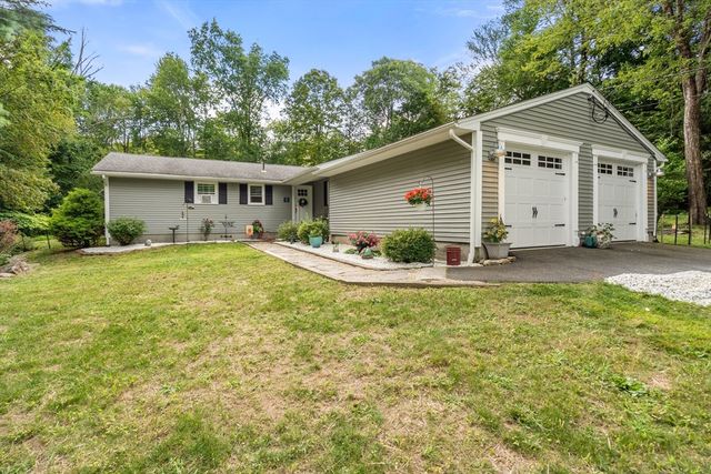 1 Sunset Rock Rd, Wilbraham, MA 01095