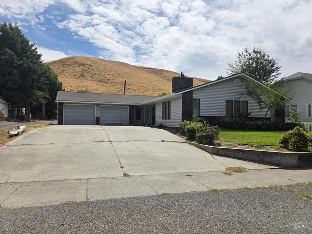 1340 Pataha St, Pomeroy, WA 99347
