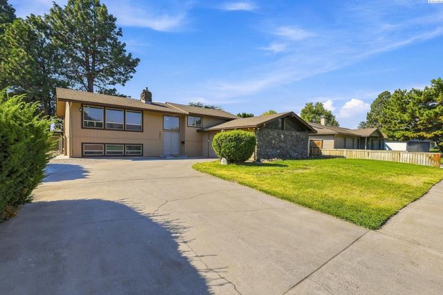 2505 W  Grand Ronde Pl, Kennewick, WA 99336