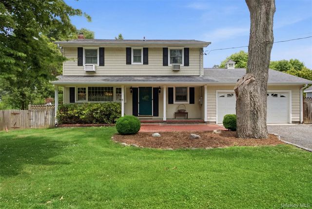 2 Ottawa Avenue, Centerport, NY 11721