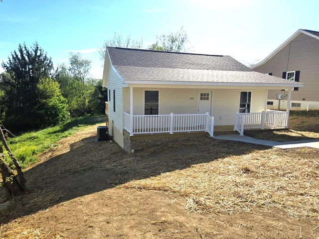 445 S  14th St, Wytheville, VA 24382