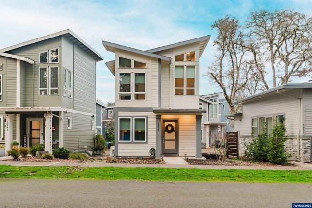 3937 Cousteau Dr, Salem, OR 97302
