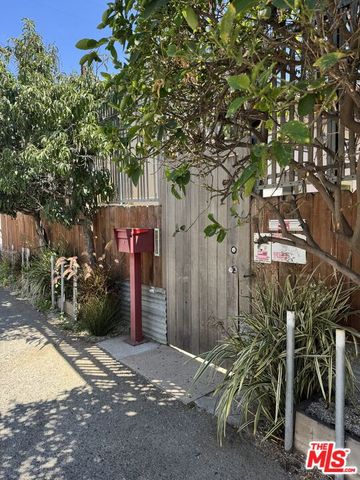 2416 Walnut Ave, Venice, CA 90291