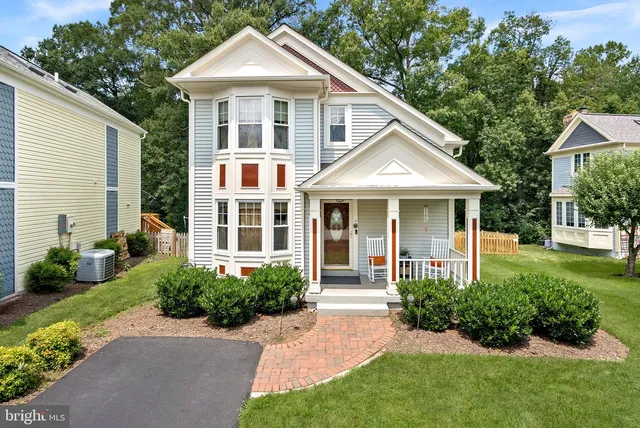 11 Ferguson Ct, Sterling, VA 20165