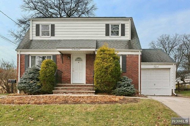 122 Woods Ave, Bergenfield, NJ 07621