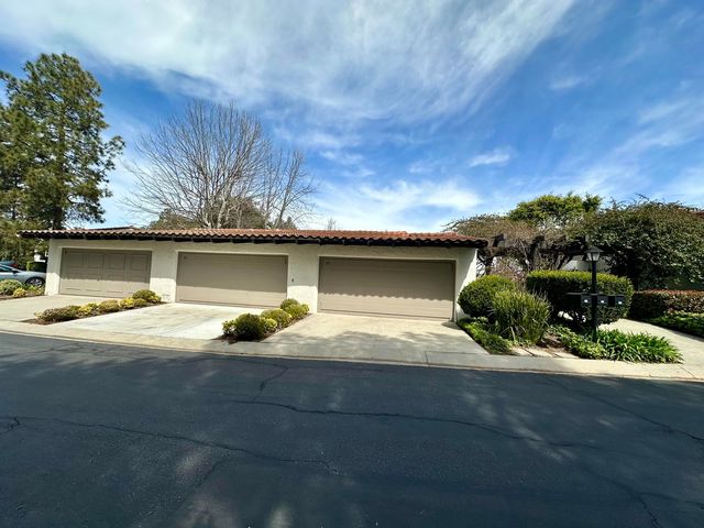 25 Sycamore Ln, Rolling Hills, CA 90274