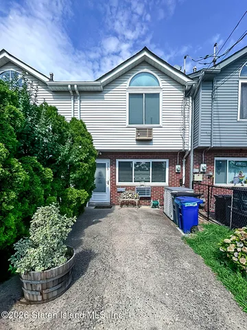 335 Parkinson Ave, Staten Island, NY 10305