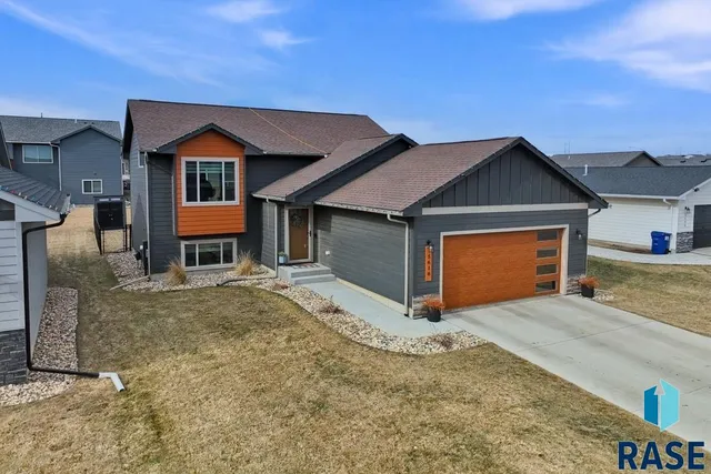 5616 E  Brennan Dr, Sioux Falls, SD 57110