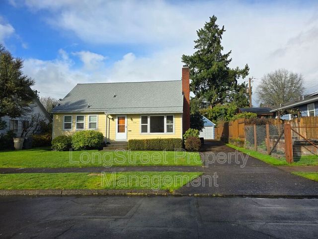 734 NW 34th St, Corvallis, OR 97330