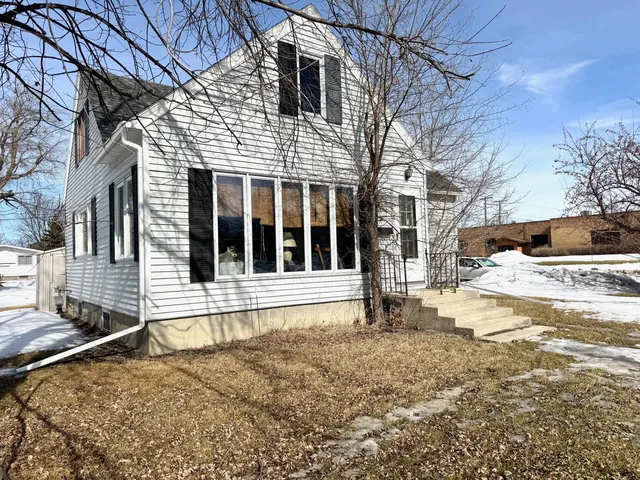 811 3rd St NE, Wannaska, MN 56751