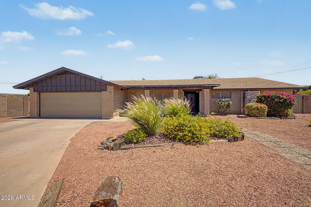 2661 E BROWN Street, Phoenix, AZ 85028