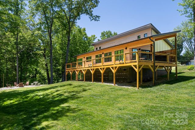 139 Hookers Gap Rd, Candler, NC 28715