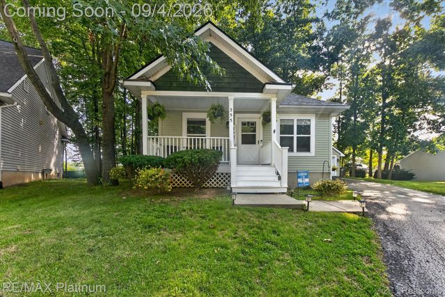 355 Springwell Ln, Howell, MI 48843