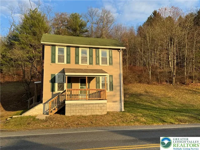 1032 Clamtown Rd, Tamaqua, PA 18252
