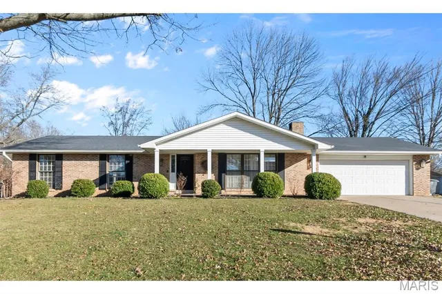 2214 Kent Dr, Cape Girardeau, MO 63701