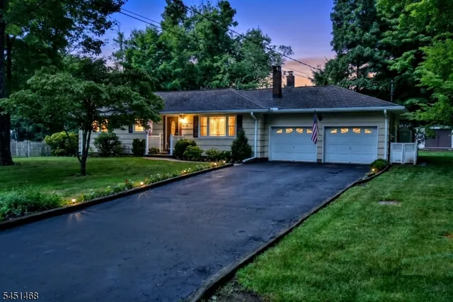 36 Edison Ter, Sparta, NJ 07871