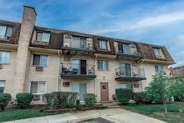 208 Shorewood Dr #1D, Glendale Heights, IL 60139