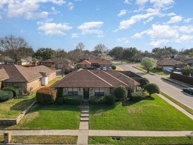 2114 Hunters Rdg, Carrollton, TX 75006