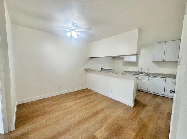 6952 Westpark Pl #B6, Westminster, CA 92683