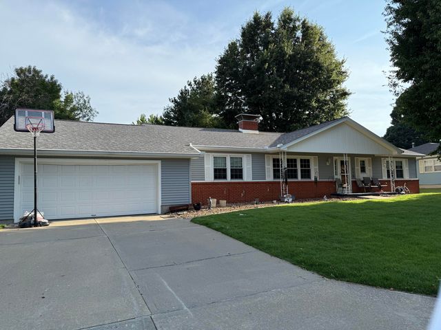 110 E  Mission St, Marshall, MO 65340