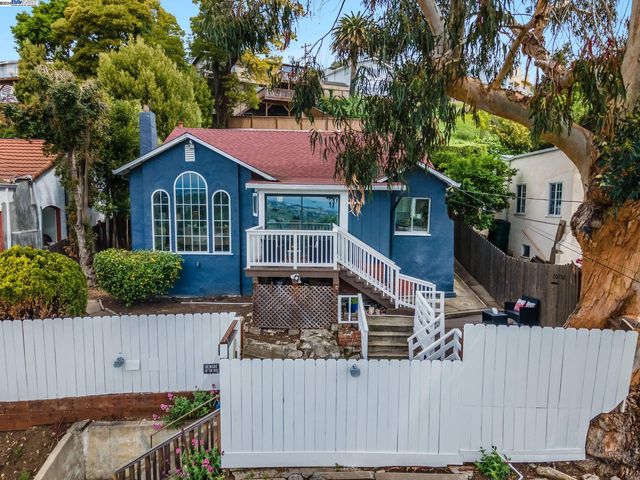 6474 Outlook Ave, Oakland, CA 94605