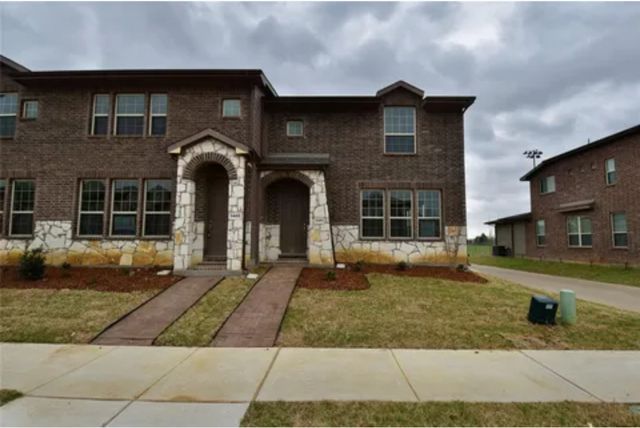 3401 Solana Cir, Denton, TX 76207
