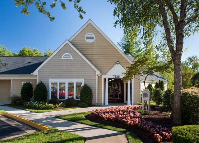 7525 Woodside Ln #513-24, Lorton, VA 22079