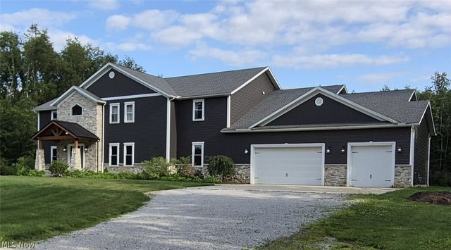 2252 Applegrove St NE, Canton, OH 44721