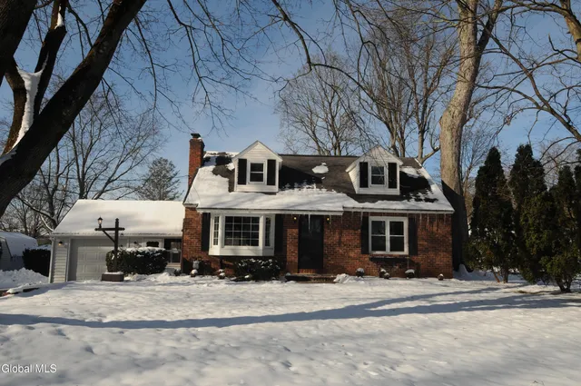 2 Arden Road, Schenectady, NY 12302