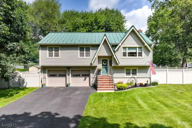 102 Tomahawk Trl, Sparta, NJ 07871
