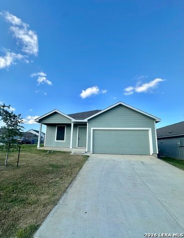 132 Avena Grv, Floresville, TX 78114