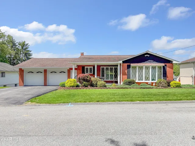 325 Woodland St, Ebensburg, PA 15931
