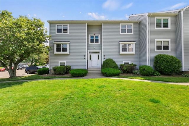 28 Carriage Dr   #28, Milford, CT 06460