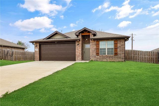 1513 Emma St, Gentry, AR 72734