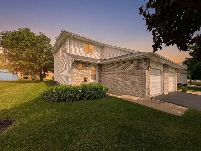 512 Old Indian Trail, Deforest, WI 53532