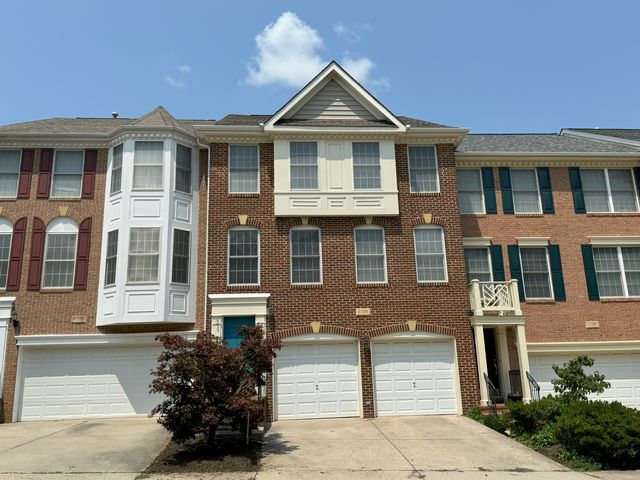 4035 Royal Lytham Dr, Fairfax, VA 22033