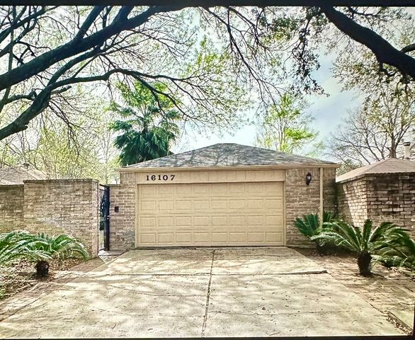 16107 Queensdale Dr, Houston, TX 77082